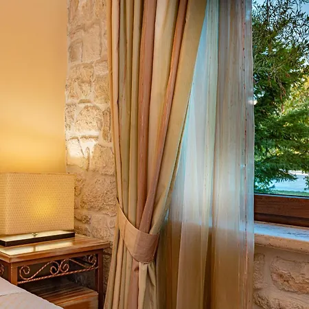 Kymaros Villas *